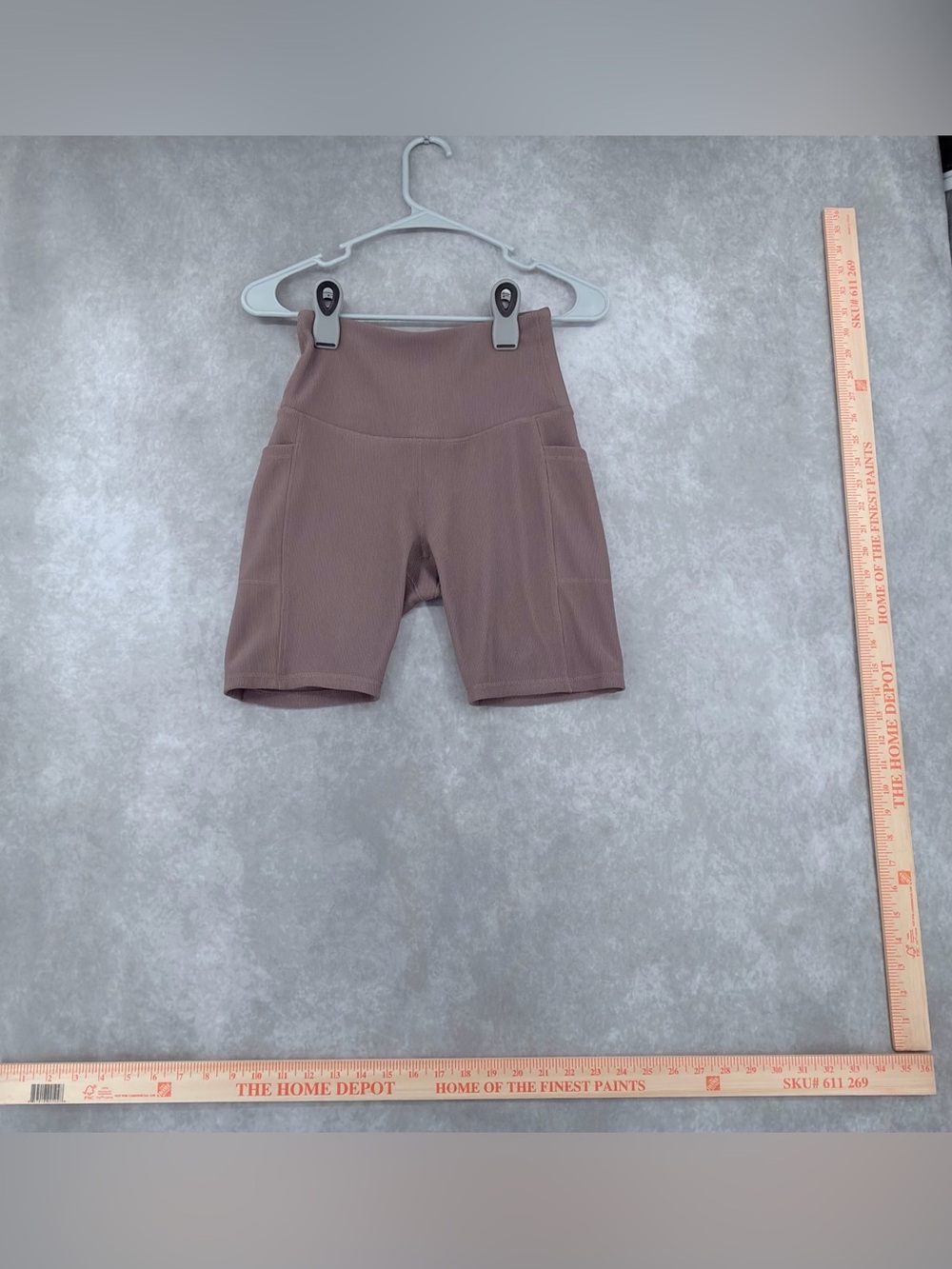 LegEnd Women’s High-Rise Ribbed Bike Shorts in Mauve Brown size small pockets